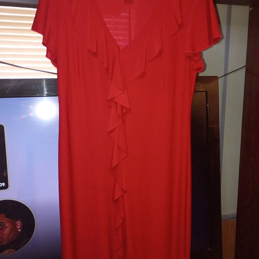 Chic Scarlet Midi Dress with Ruffle Detail
